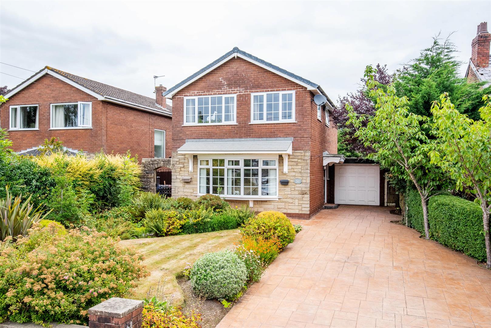 3 bed property in Hall Carr Lane, Preston
